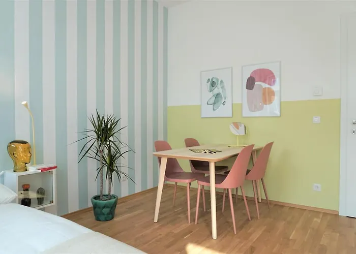 Modern 2br - Full Kitchen - Schoenbrunn Area - 15 Mins To Center * Vienna