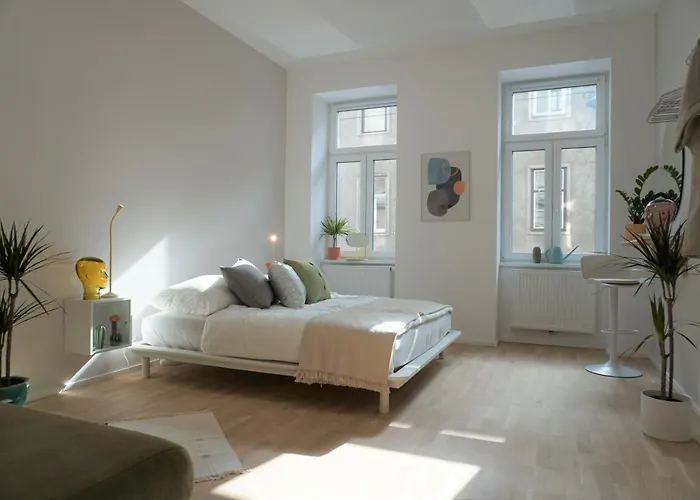 Modern 2br - Full Kitchen - Schoenbrunn Area - 15 Mins To Center Apartment Vienna