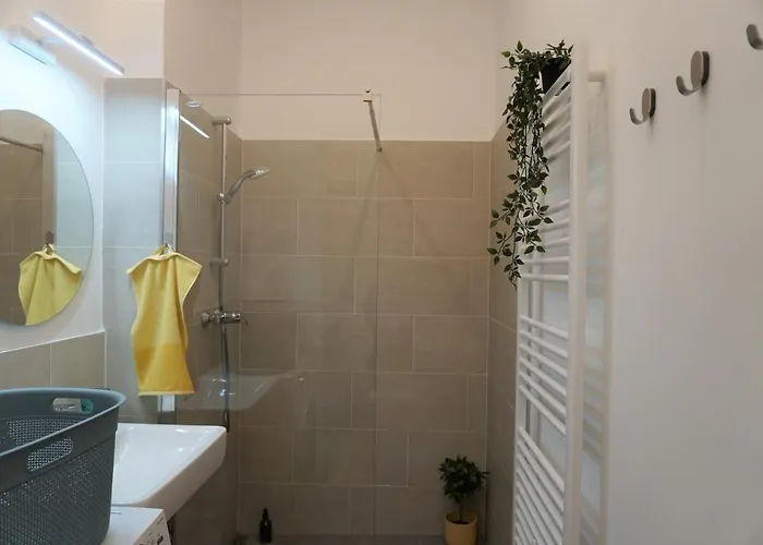 Modern 2br - Full Kitchen - Schoenbrunn Area - 15 Mins To Center * Vienna