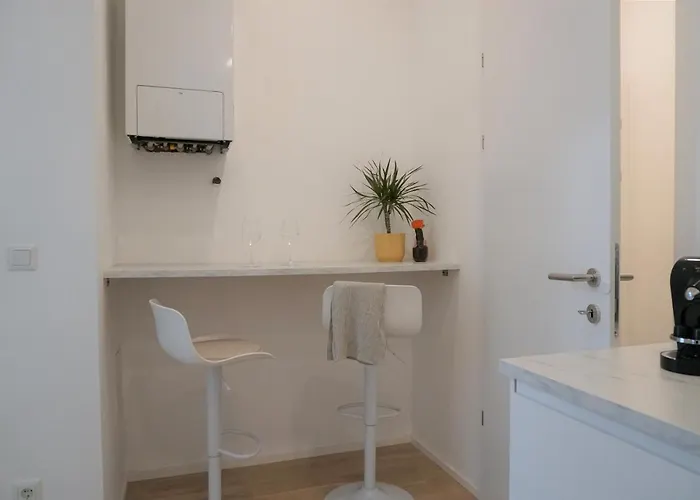 Modern 2br - Full Kitchen - Schoenbrunn Area - 15 Mins To Center Apartment Vienna