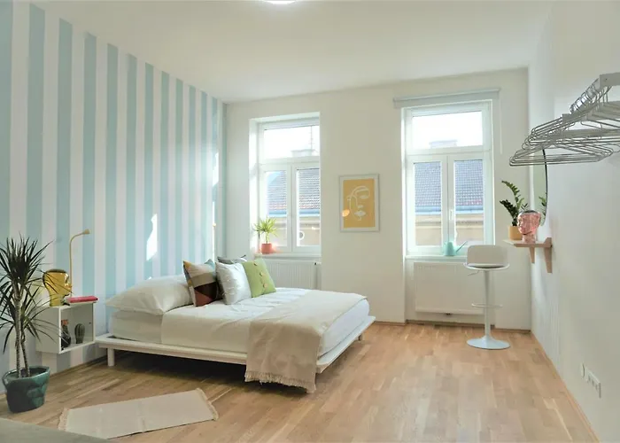 Apartment Modern 2br - Full Kitchen - Schoenbrunn Area - 15 Mins To Center