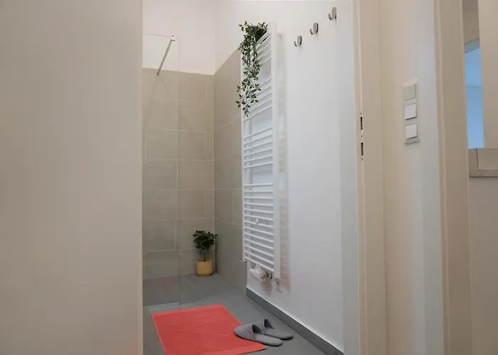 Modern 2br - Full Kitchen - Schoenbrunn Area - 15 Mins To Center * Vienna