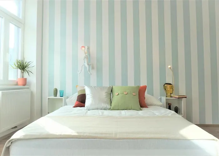 Apartment Modern 2br - Full Kitchen - Schoenbrunn Area - 15 Mins To Center *