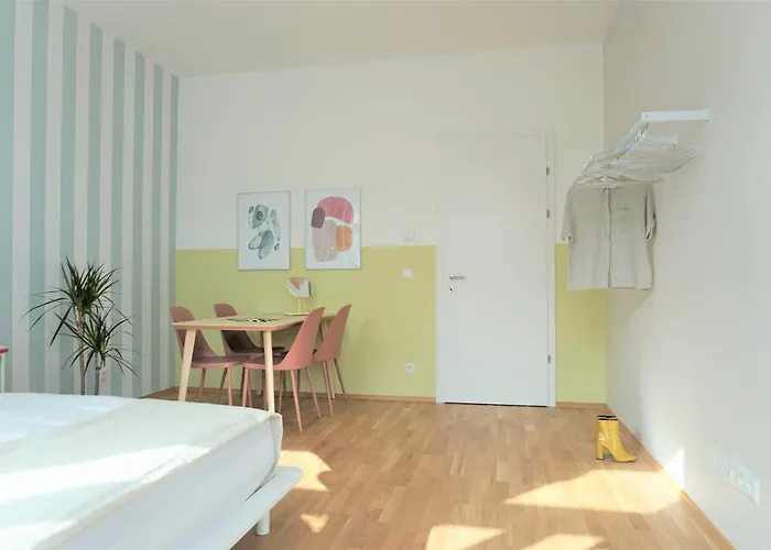 Modern 2br - Full Kitchen - Schoenbrunn Area - 15 Mins To Center * Vienna